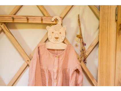 BeWooden Drevené ramienko medvedík Péťa