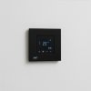 Zapustený WiFi termostat PNI CT25B v čiernom prevedení
